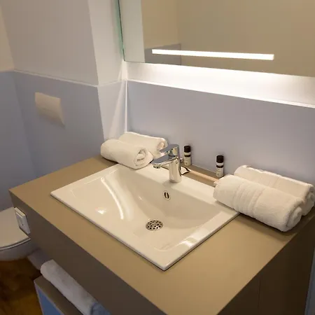 Ostkreuz Hostal *